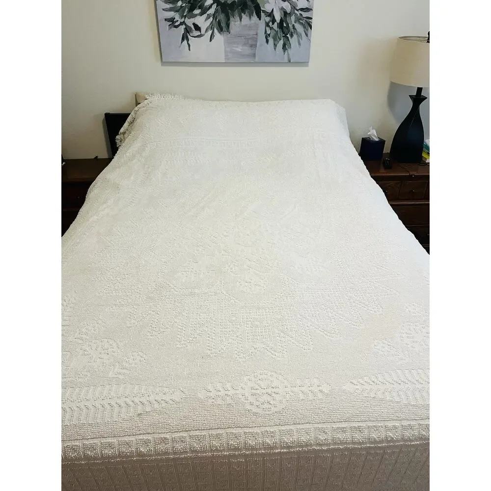 Vintage Chenille Bedspread Blanket Fringe White Cotton Cottage 120